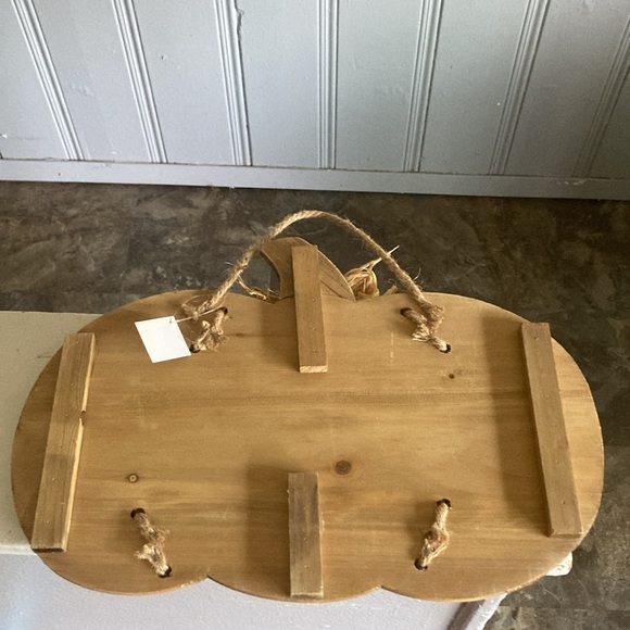 HP-NWT- 13βx 18β White-Washed Wooden WELCOME Pumpkin Shaped Fall Decor Sign π - Picture 15 of 17